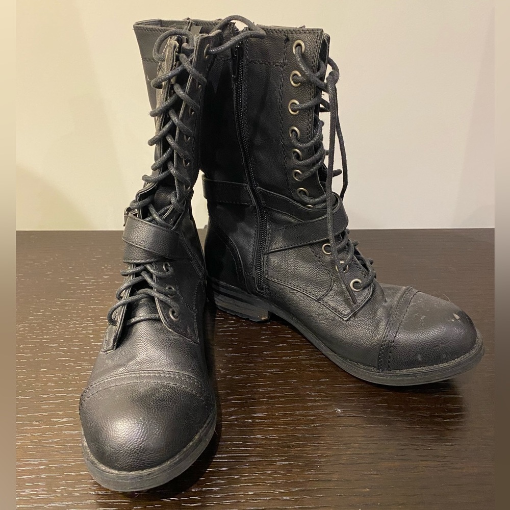 Combat boots
